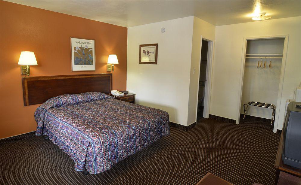 Rodeway Inn & Suites Pendleton Exterior foto